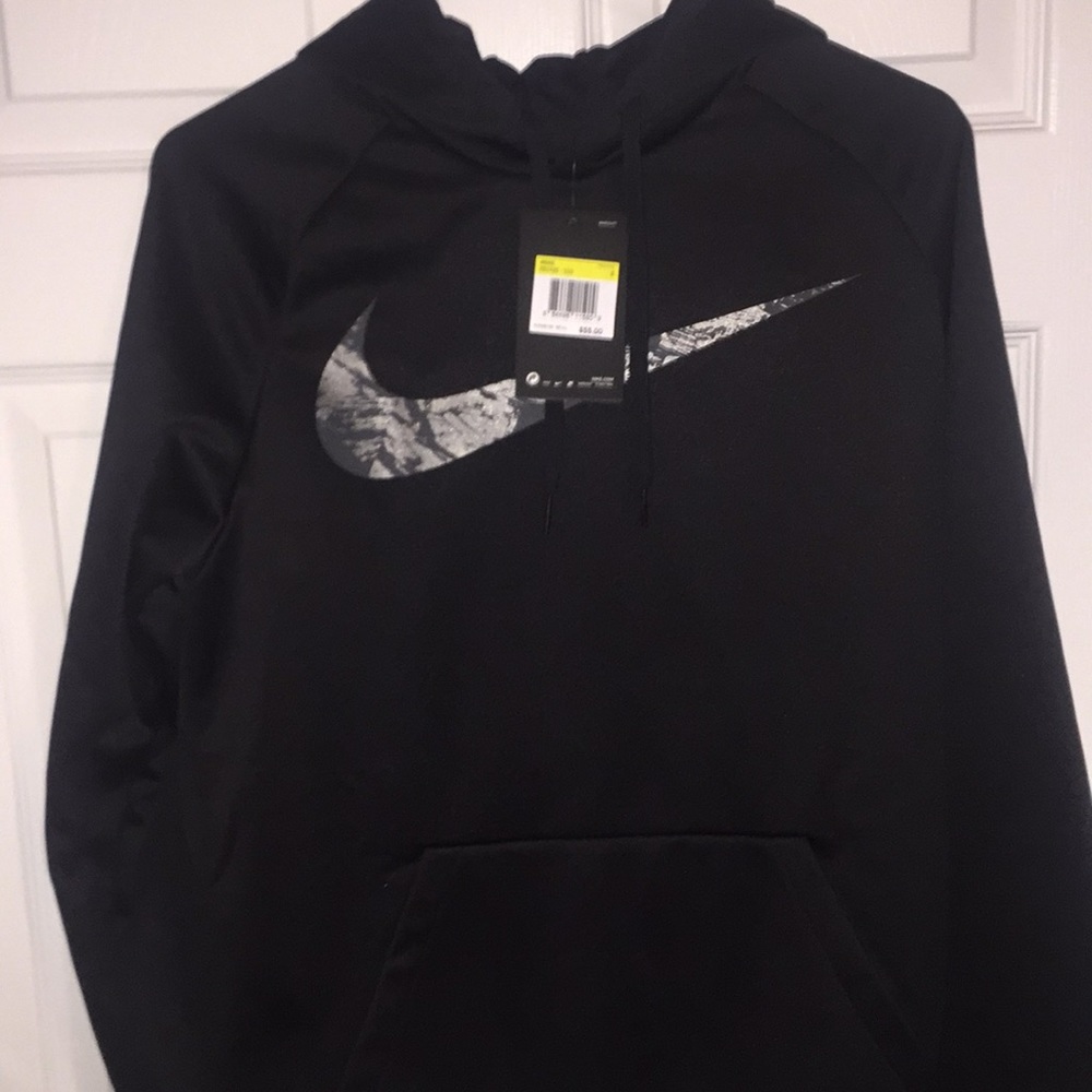 New with tags Nike Thermal Sweatshirt Size: S